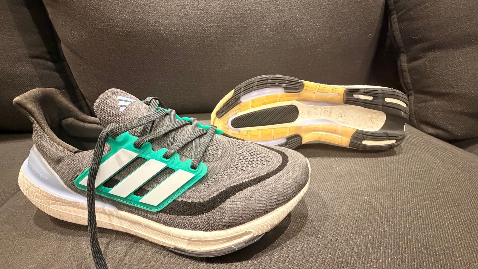 Tenis Adidas Ultraboost Light NUM43